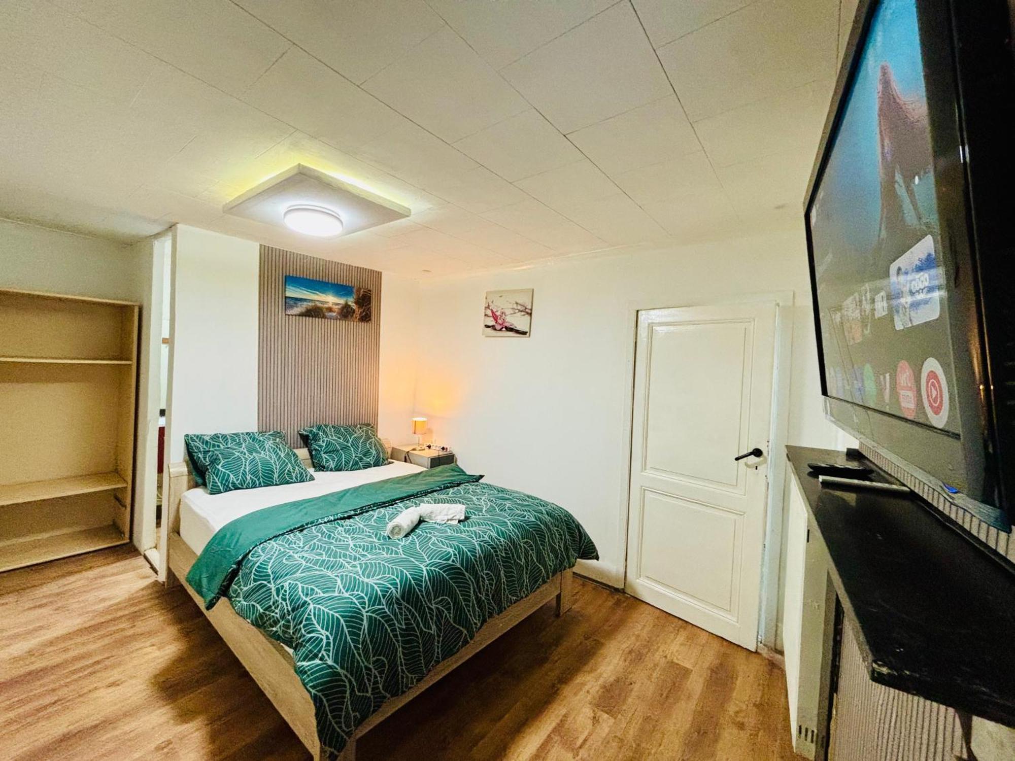 Cozy&Calm Room With Ensuite Heers Экстерьер фото